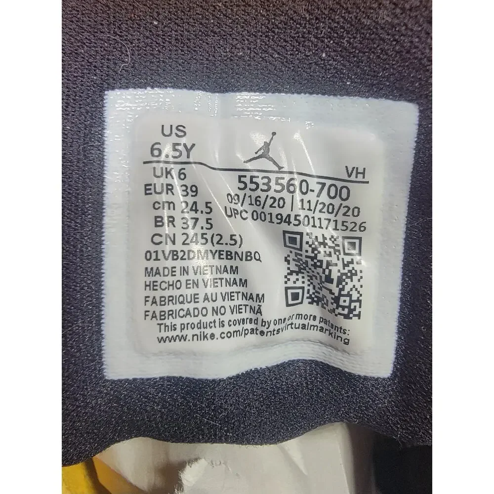 Nike Kids Yellow and Black Low Top Sneakers